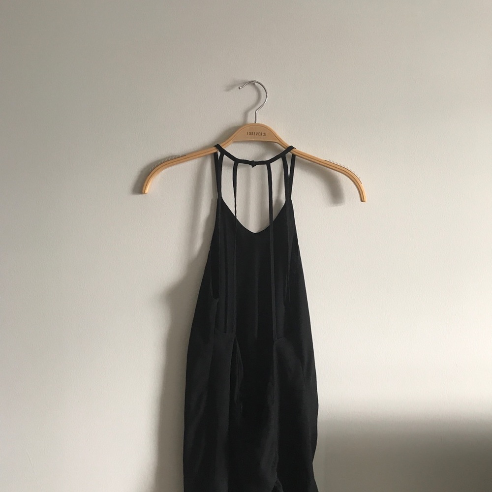 BLACK BACKLESS TOP - Picture 2 of 2